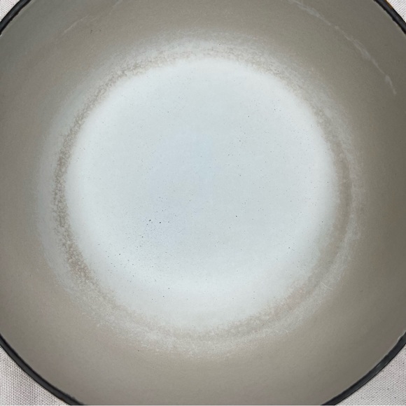 Le Creuset Dutch Oven Round 2 Qts Flame Orange Enameled Cast Iron - Picture 4 of 10